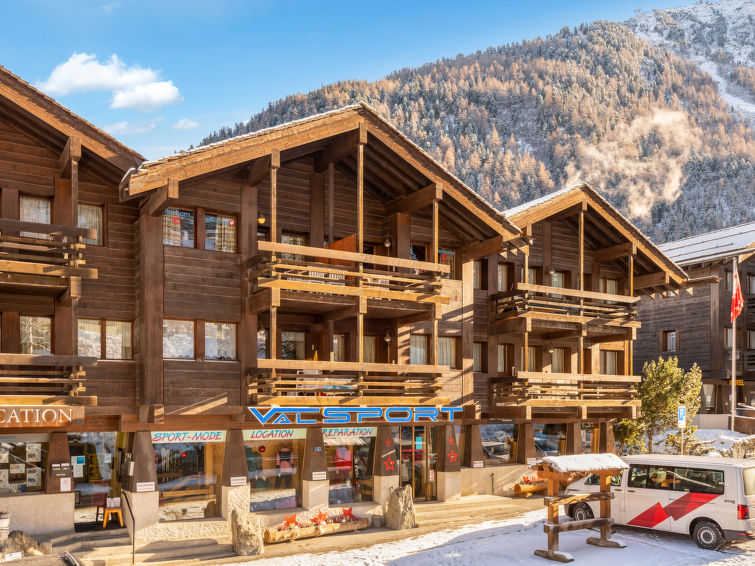 Photo of Tarcianne Apt A6