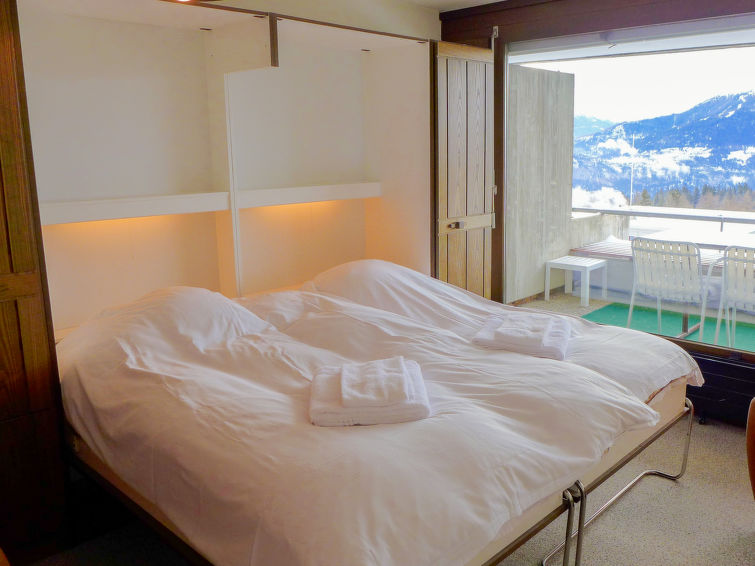 Photo of Jeanne D'Arc Apt. A-8