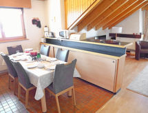 Centraal appartement in Montana, 300m van skilift & 450m van meer - thumbnail 2