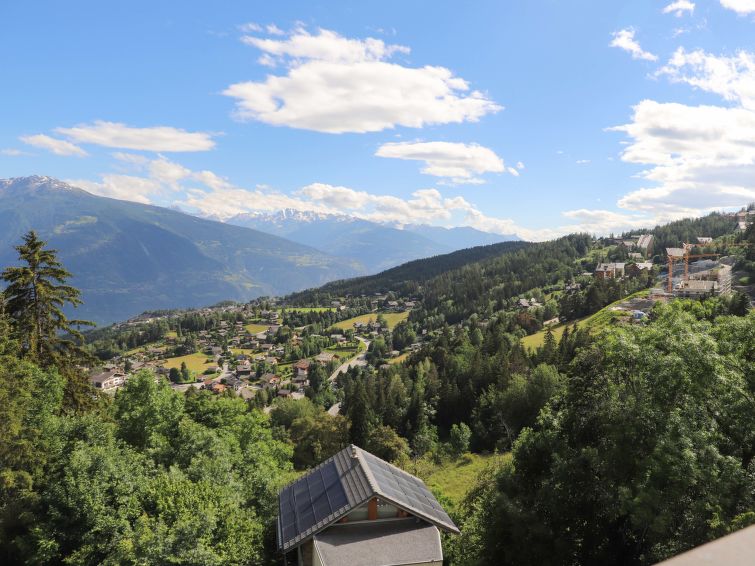 Op 1,2 km van de piste: appartement met bergzicht in Crans-Montana in Crans-Montana