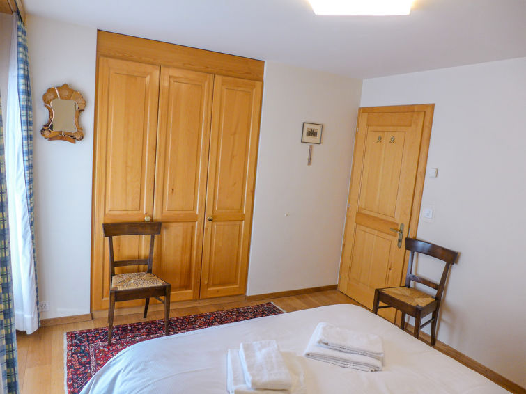 Photo of Les Pierres C 6