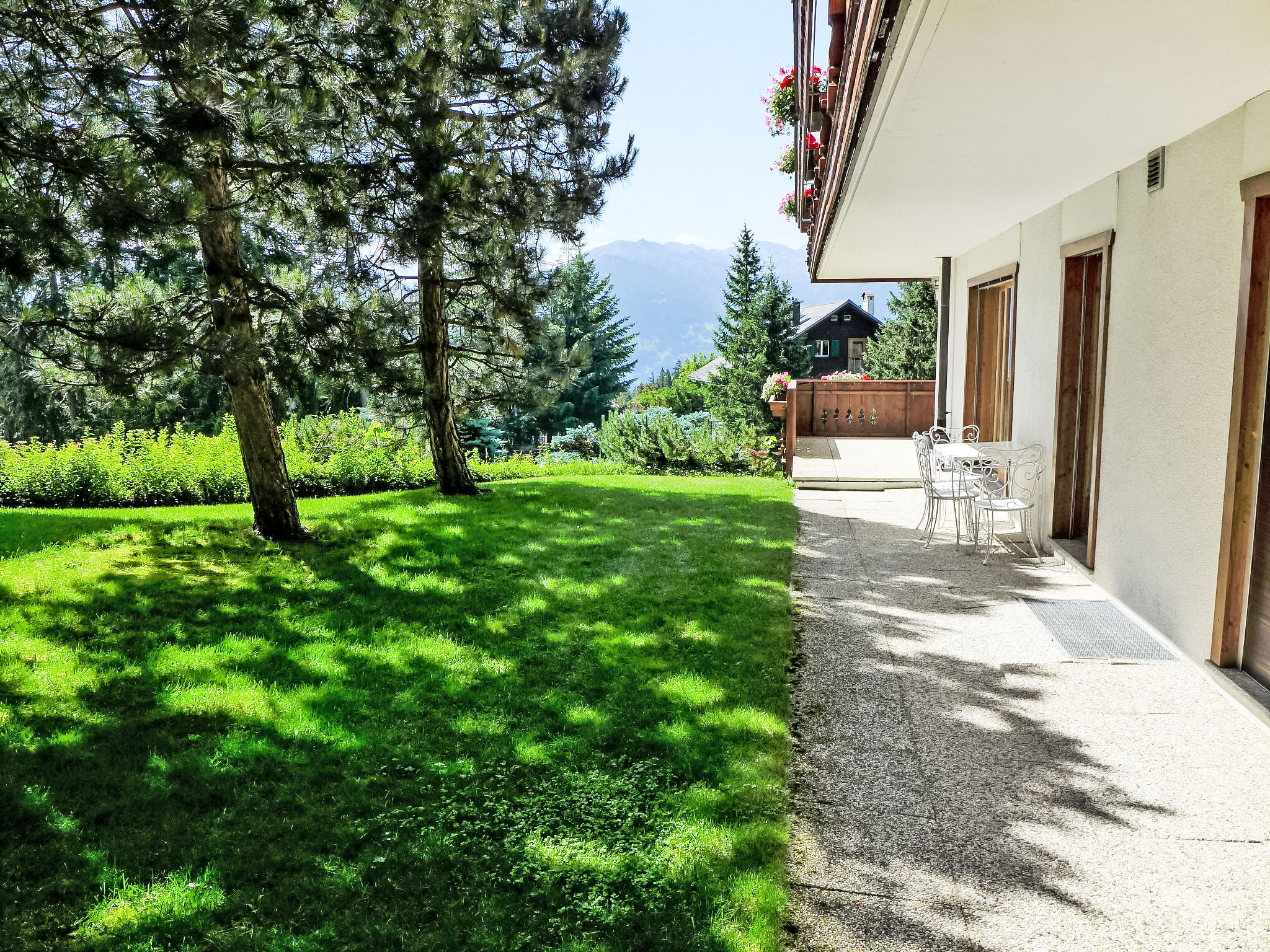 Photo of Les Pierres C 6