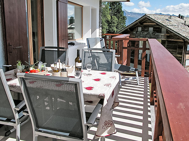 Les Aiguilles Vertes Rez inférieur Apartment in Crans Montana