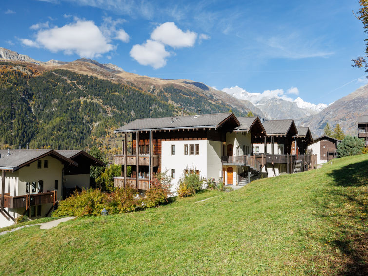 5-persoons appartement in Ernen met open haard en bergzicht in Ernen