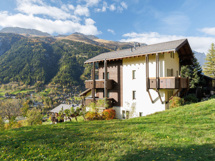 Centraal gelegen appartement in Ernen met sauna en bergzicht in Ernen