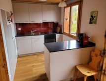 Ruim chalet voor 8 personen direct aan de skipiste in Bellwald - thumbnail 3