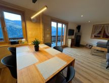 Rustiek appartement aan de skipiste in Bellwald met uitzicht op de bergen - thumbnail 4