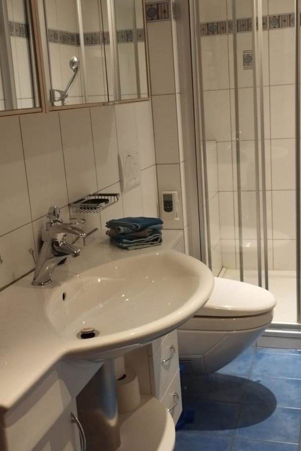 Steingräbji 1. OG Süd Appartement/Fewo, Dusche oder Bad, WC - Binnen