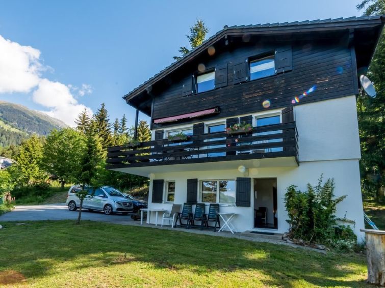 Op 600m van het centrum: Appartement met bergzicht in Fiesch in Fiesch