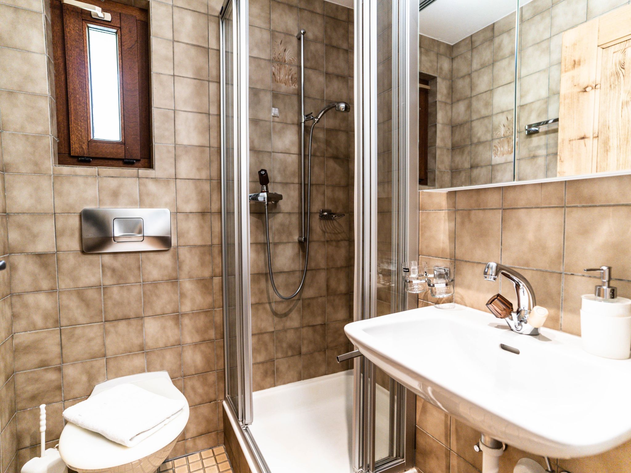 Photo of Sportina 33 3. OG Süd-West Appartement/Fewo, Dusche und Bad, WC