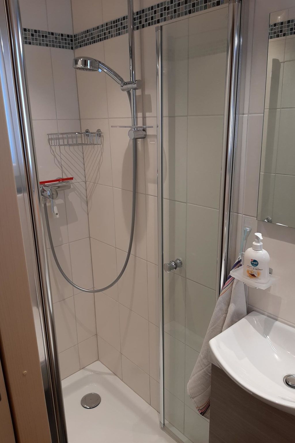 Photo of Abendrot 1. OG Süd-West Appartement/Fewo, Dusche oder Bad, WC
