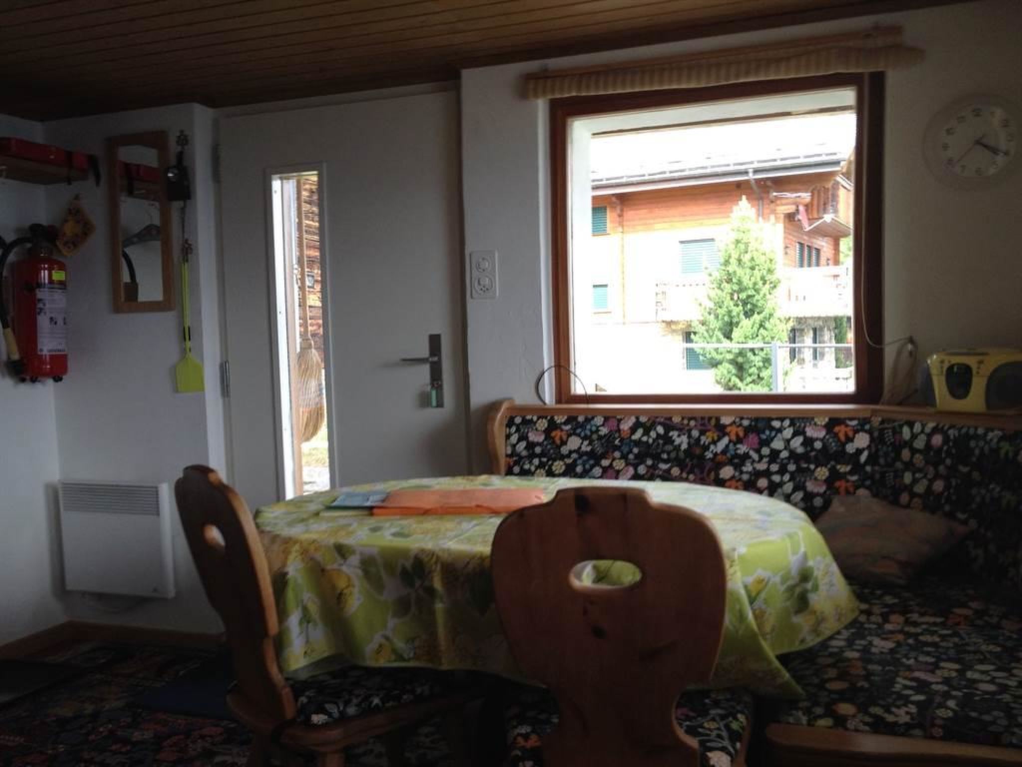 Sunneschy EG Süd Appartement/Fewo, Dusche, WC 2 1/2 Zimmerwohnung, 3-Betten - Drinnen