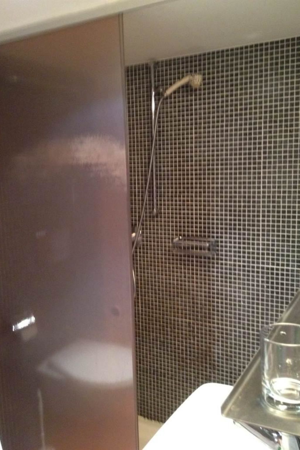 Sunneschy EG Süd Appartement/Fewo, Dusche, WC 2 1/2 Zimmerwohnung, 3-Betten - Drinnen