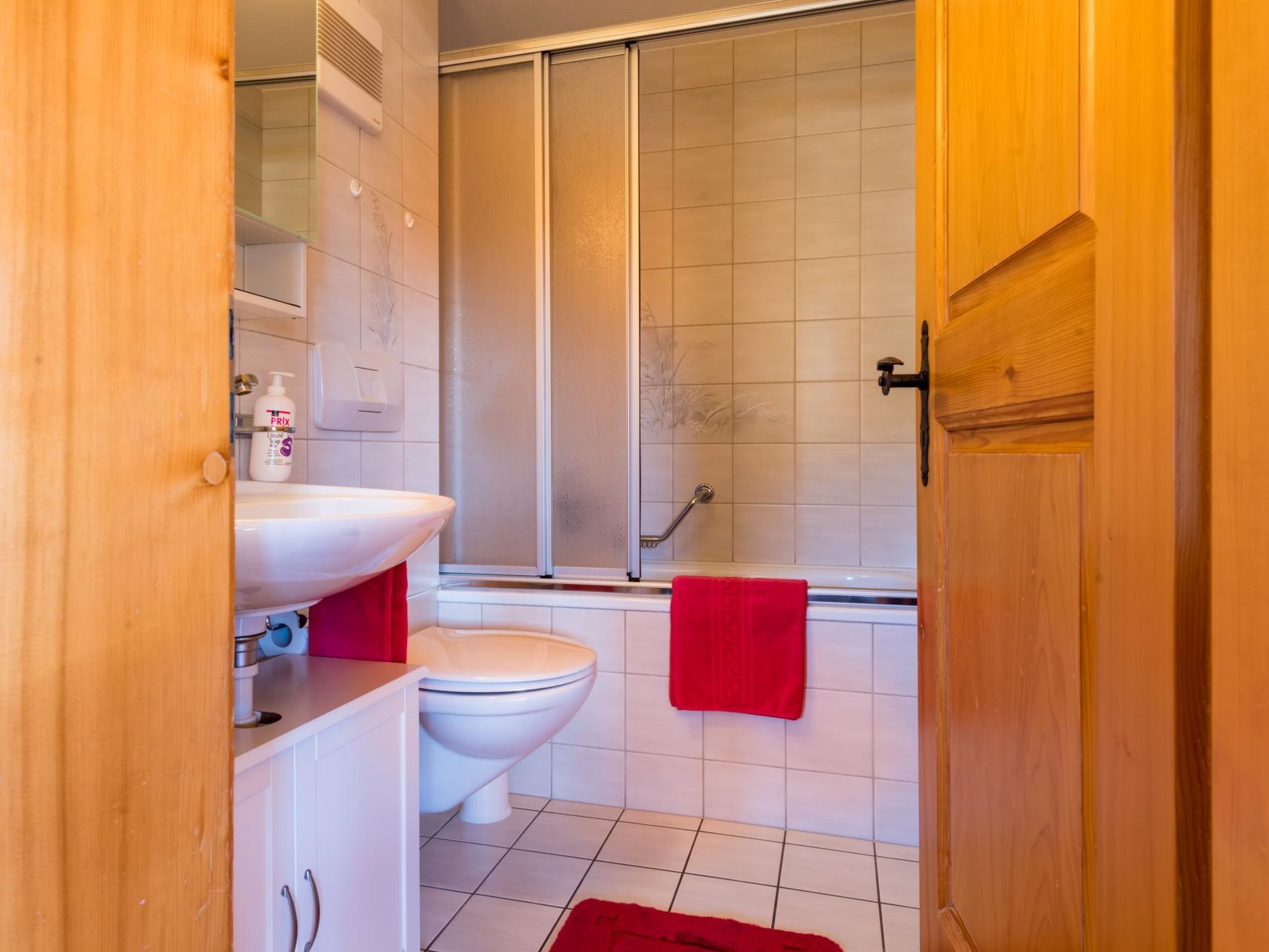 Photo of Südlenz 13 1. OG Süd-West Appartement/Fewo, Bad, WC