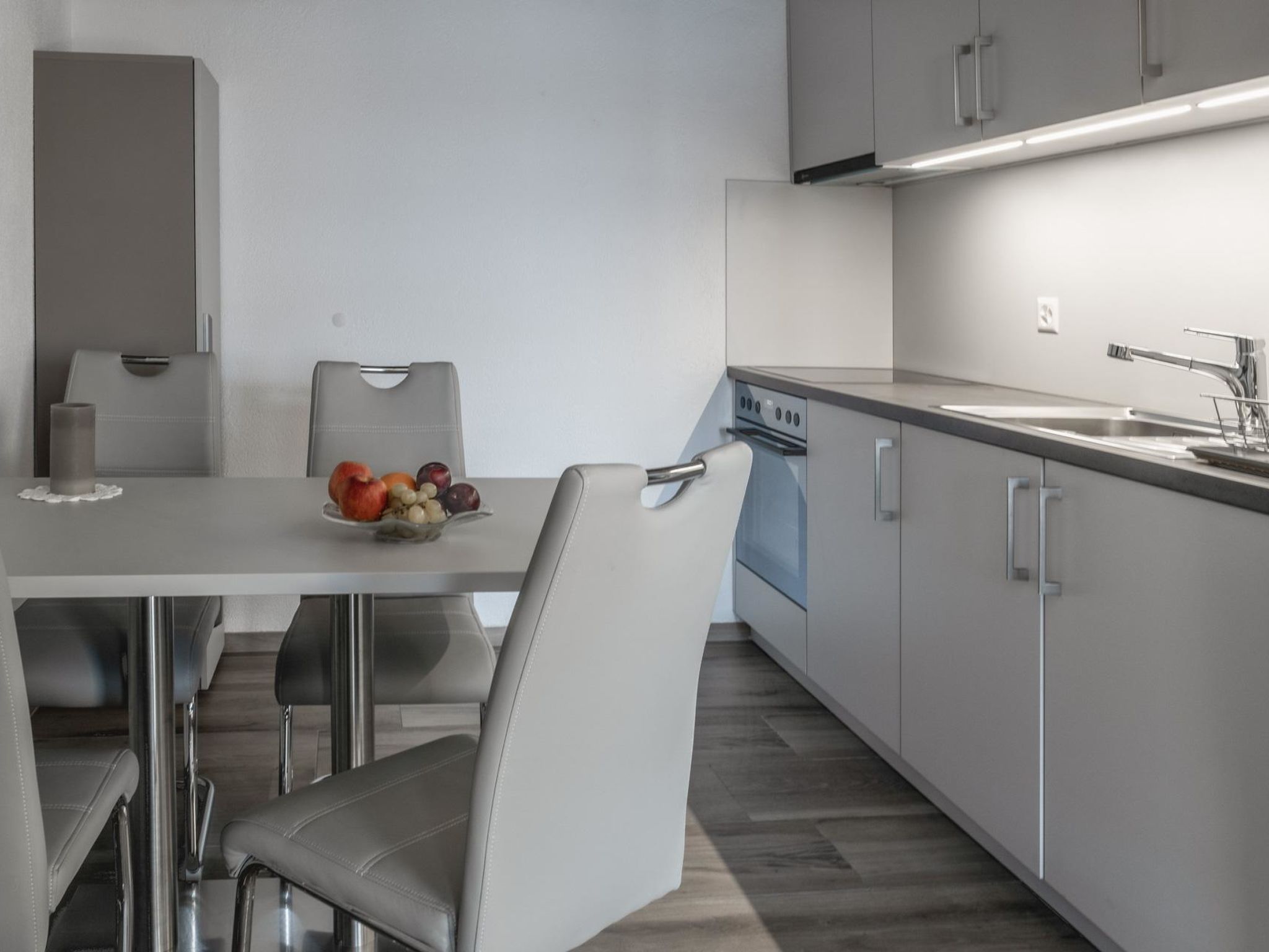Zurschmitten 15 1. UG Süd Appartement/Fewo, Dusche, WC