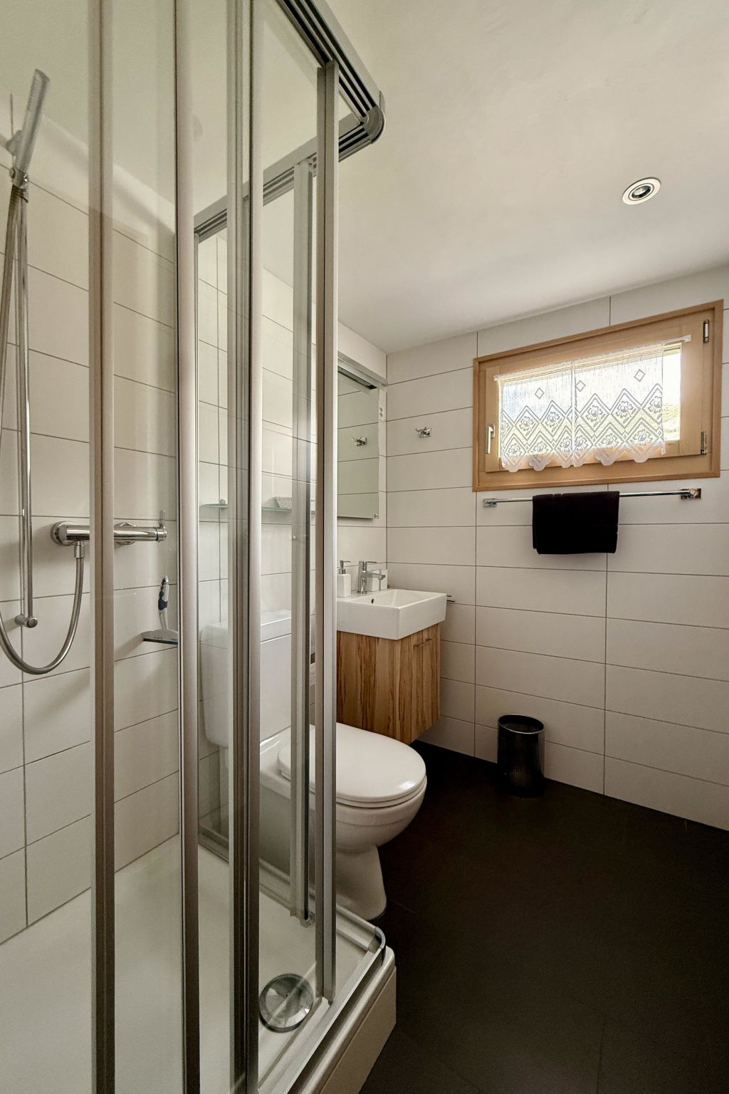 Photo of Olympia 1. OG West Appartement/Fewo, Dusche oder Bad, WC