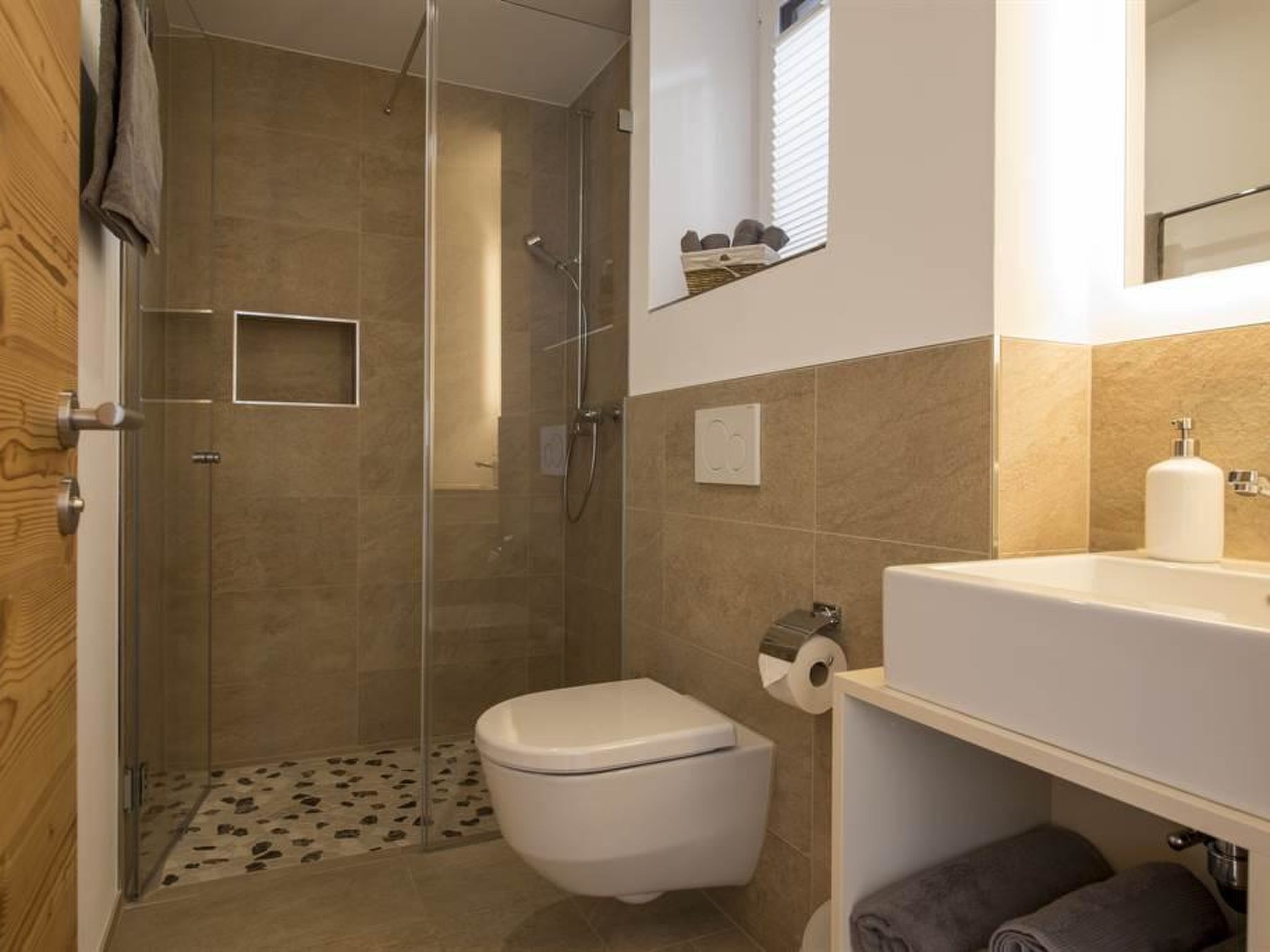 Photo of Huwetz 2. OG Süd Appartement/Fewo, Dusche oder Bad, WC 4 Zimmerwohnung, 6-Betten