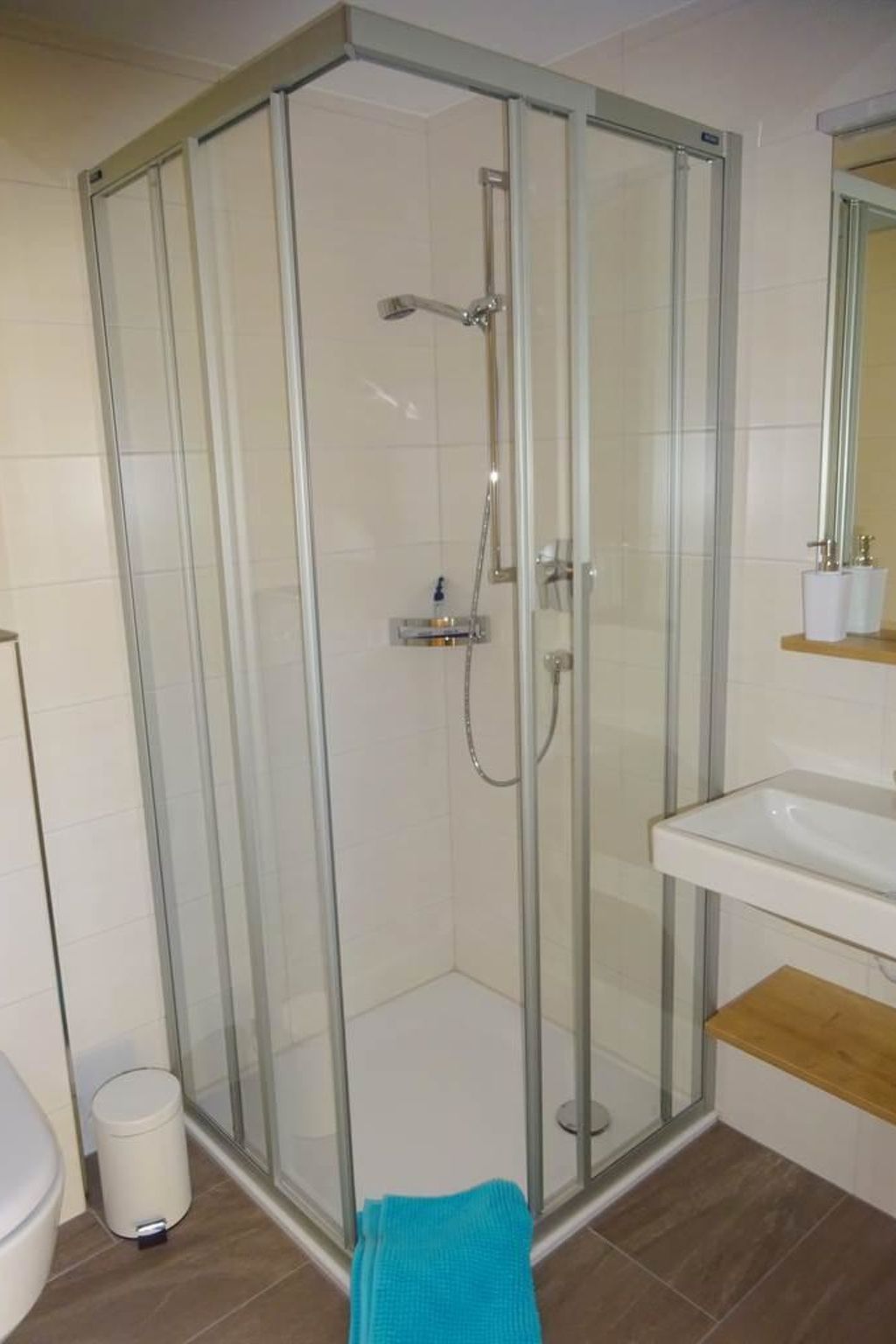 Photo of Robert 1. OG Süd Appartement/Fewo, Dusche oder Bad, WC