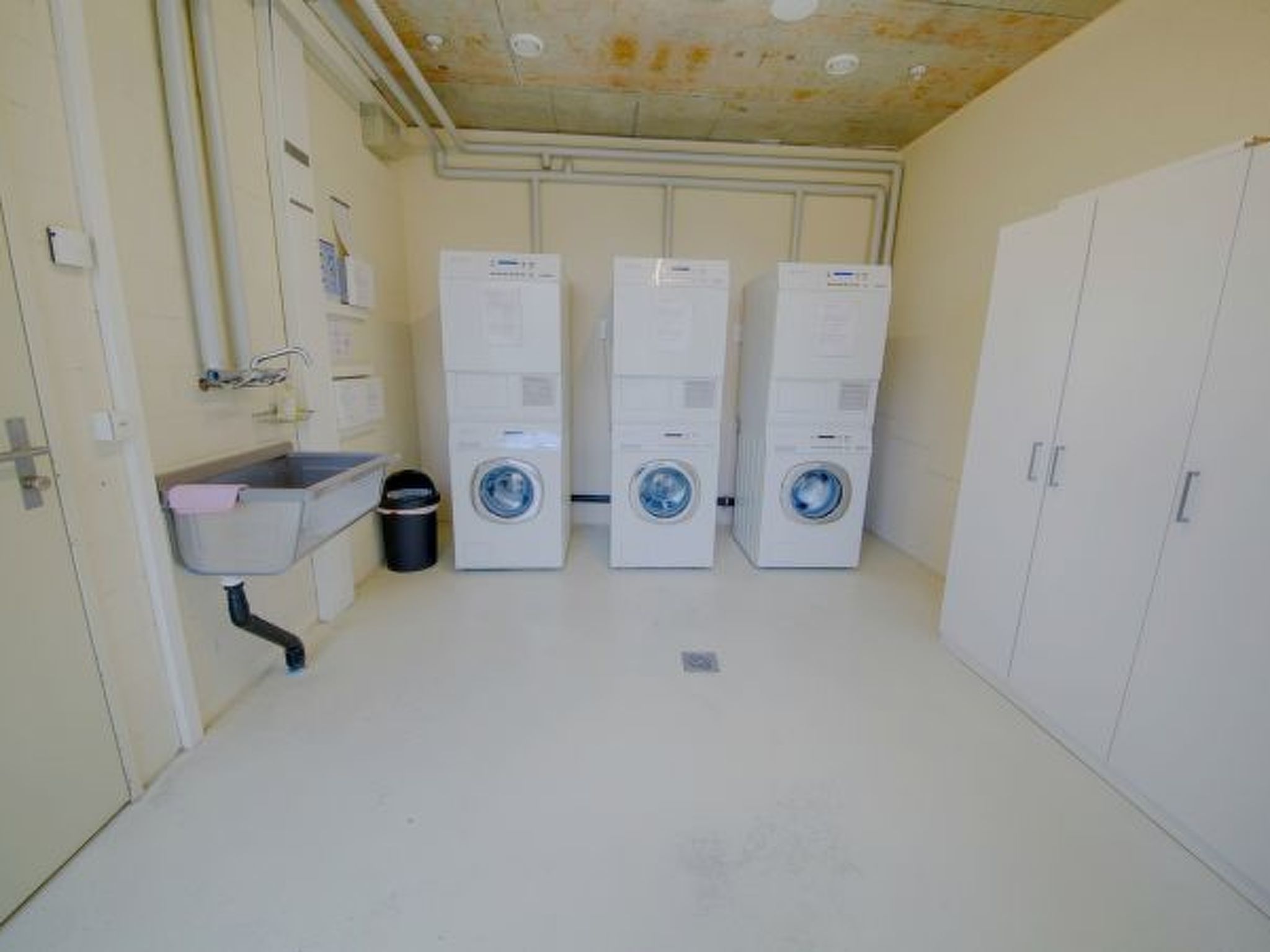 LU Nadelwehr II - Allmend HITrental Apartment - Binnen