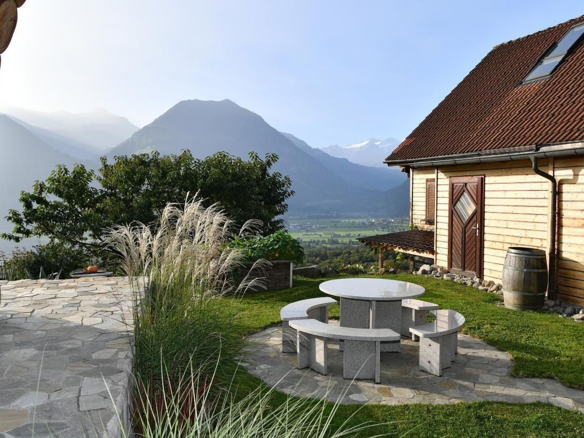 Holzhaus auf Lamahof-Outside