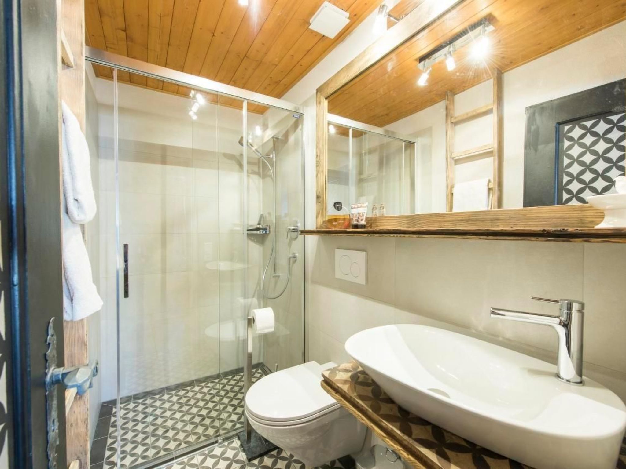 Berg-Ferienwohnung Anemone im Chalet Waldhüsli - Binnen