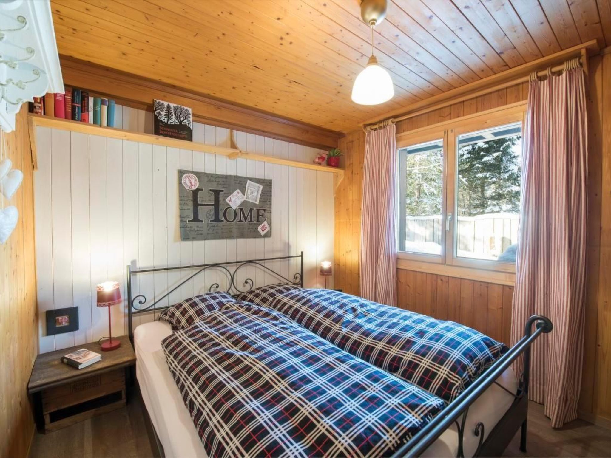 Berg-Ferienwohnung Anemone im Chalet Waldhüsli - Binnen