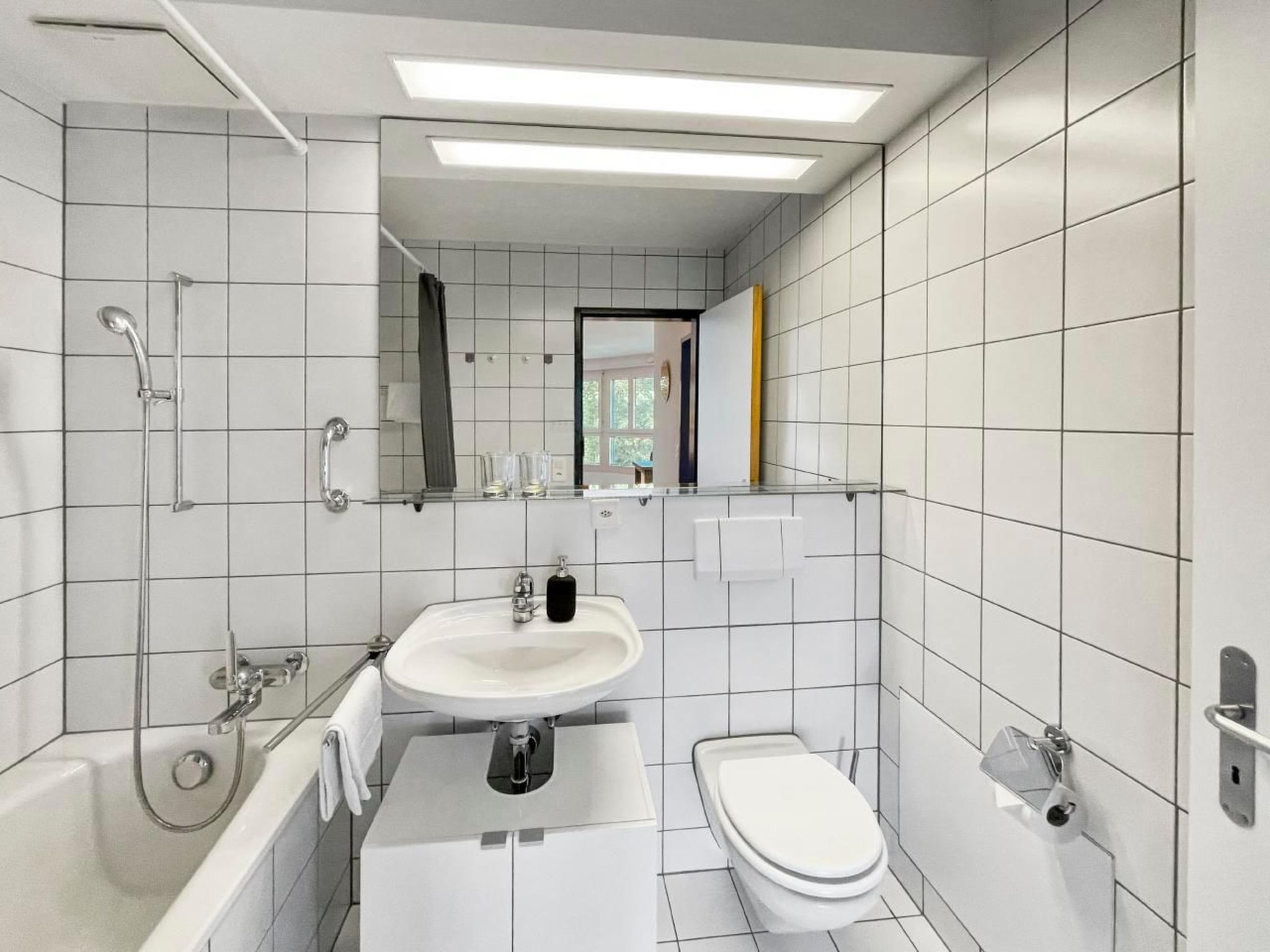 ARISER Zug Central Business Apartment-Inside