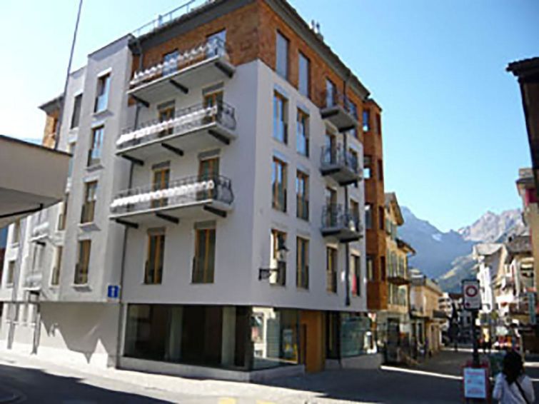 106 m2. Meer informatie beschikbaar bij de aanbieder: Luxurious 4-room-apartment on the 4th floor of a newly built apartment house (autumn 2008) in the center of Engelberg. Modern open kitchen with di..