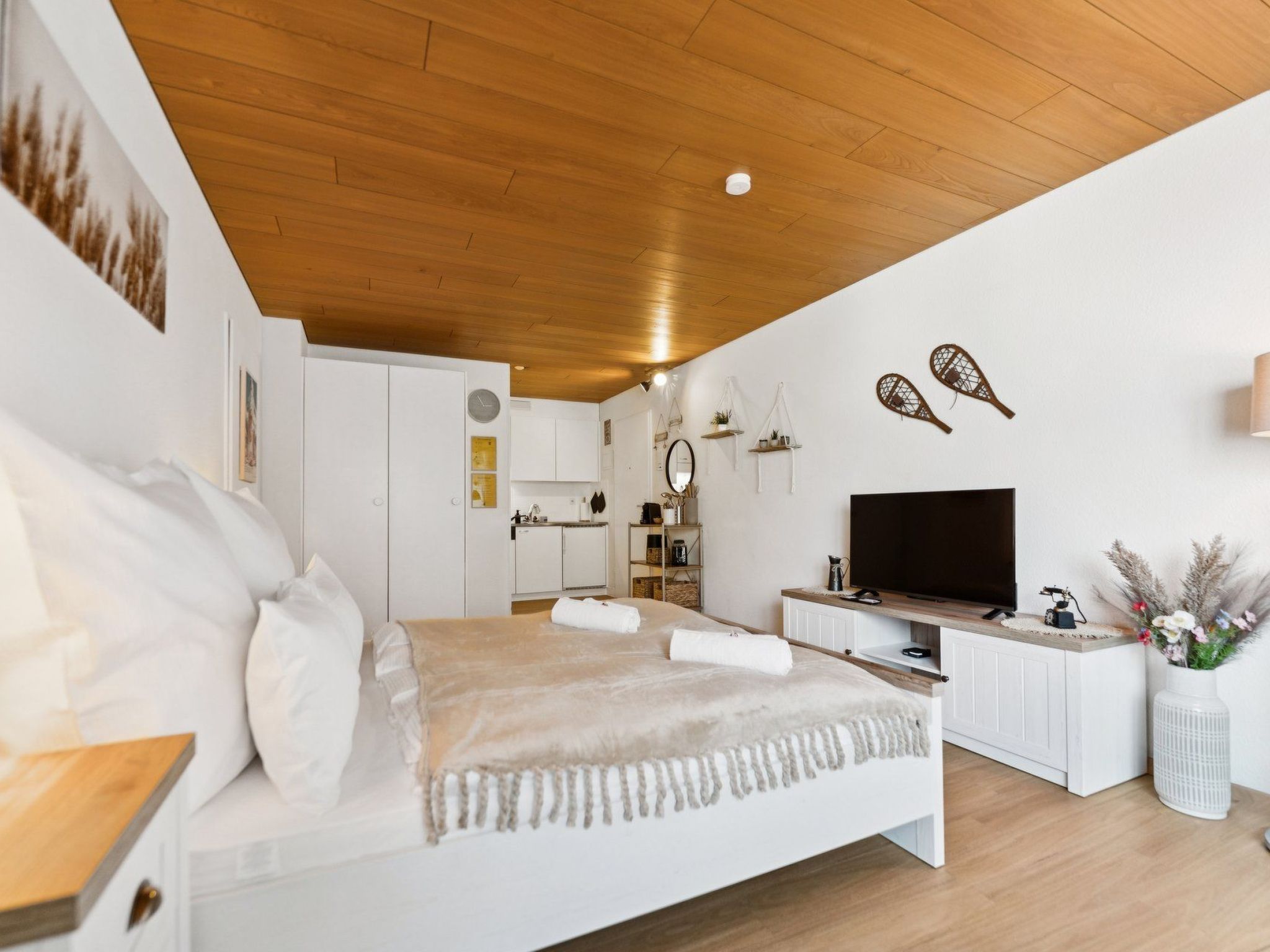 Lake View Studio-Image-tags.info