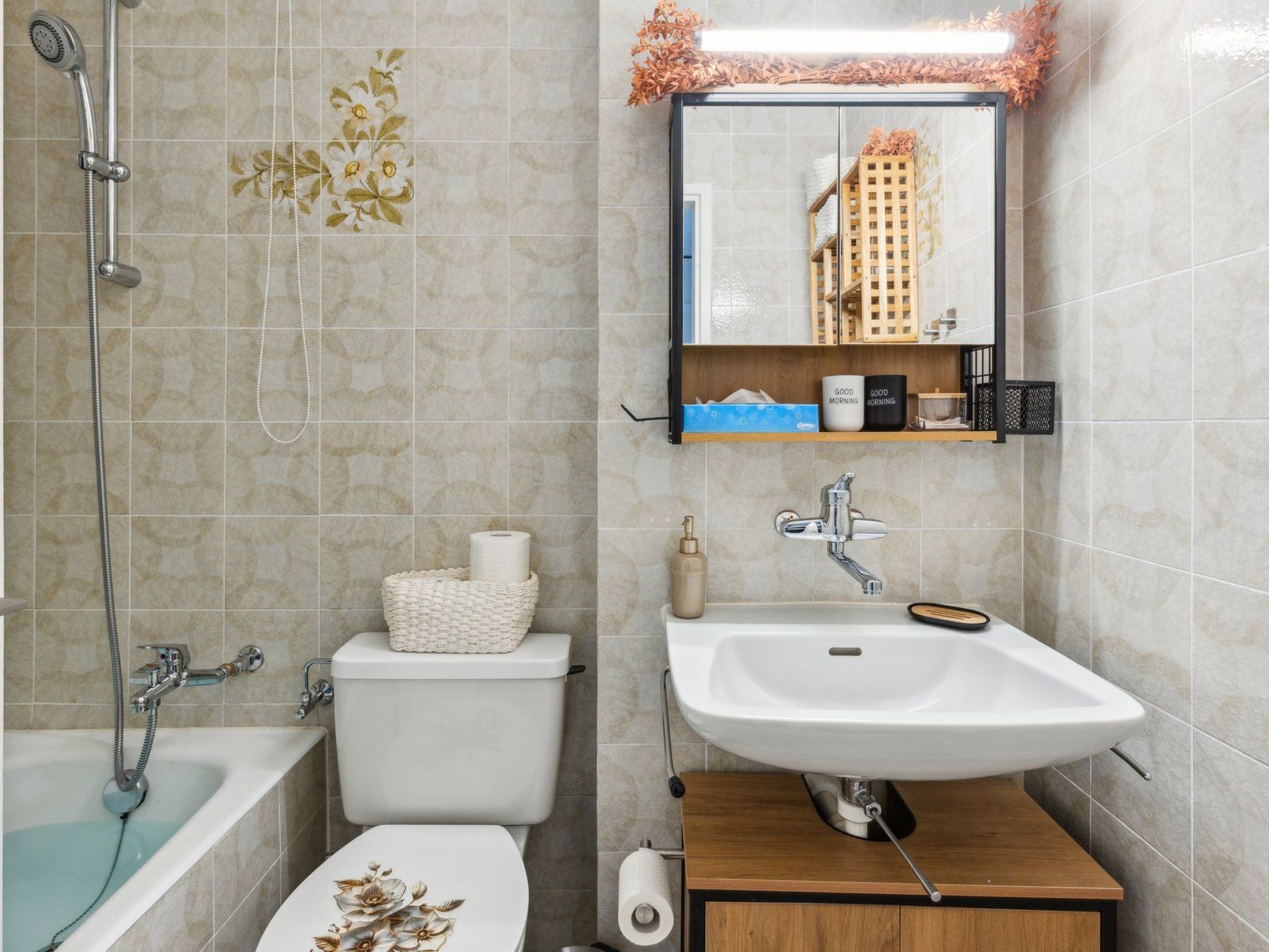 4 Seasons Apartment-Image-tags.info