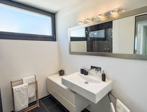 Exclusieve villa direct aan het Vierwoudstedenmeer met panoramisch uitzicht - thumbnail 6