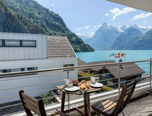 Villa am See 2: Luxe vakantievilla met privéstrand aan het Vierwoudstrekenmeer - thumbnail 2