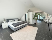Villa am See 2: Luxe vakantievilla met privéstrand aan het Vierwoudstrekenmeer - thumbnail 4