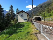 Vrijstaand chalet Eggwald in Wassen met tuin, terras en bergzicht - thumbnail 2
