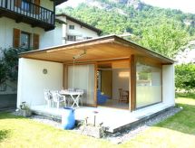 Vrijstaand vakantiehuis in Grono met tuin, uitzicht en nabij bergmeren - thumbnail 5