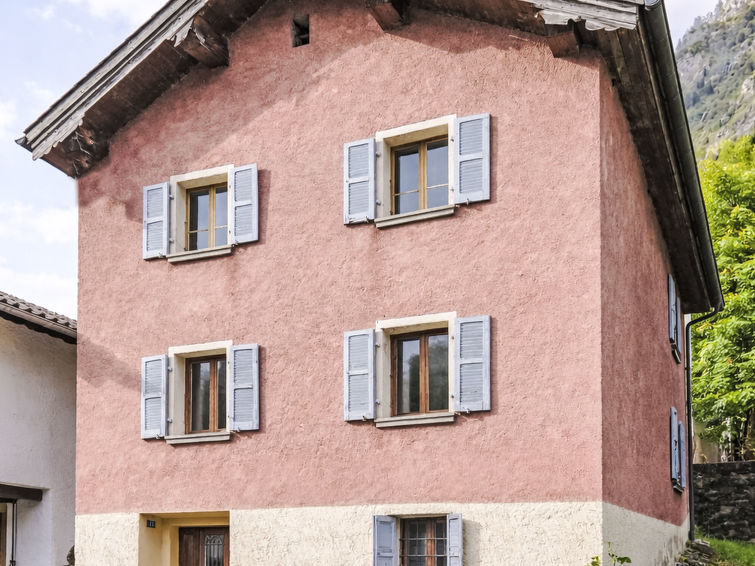Waterfall House - Kanton Graubünden