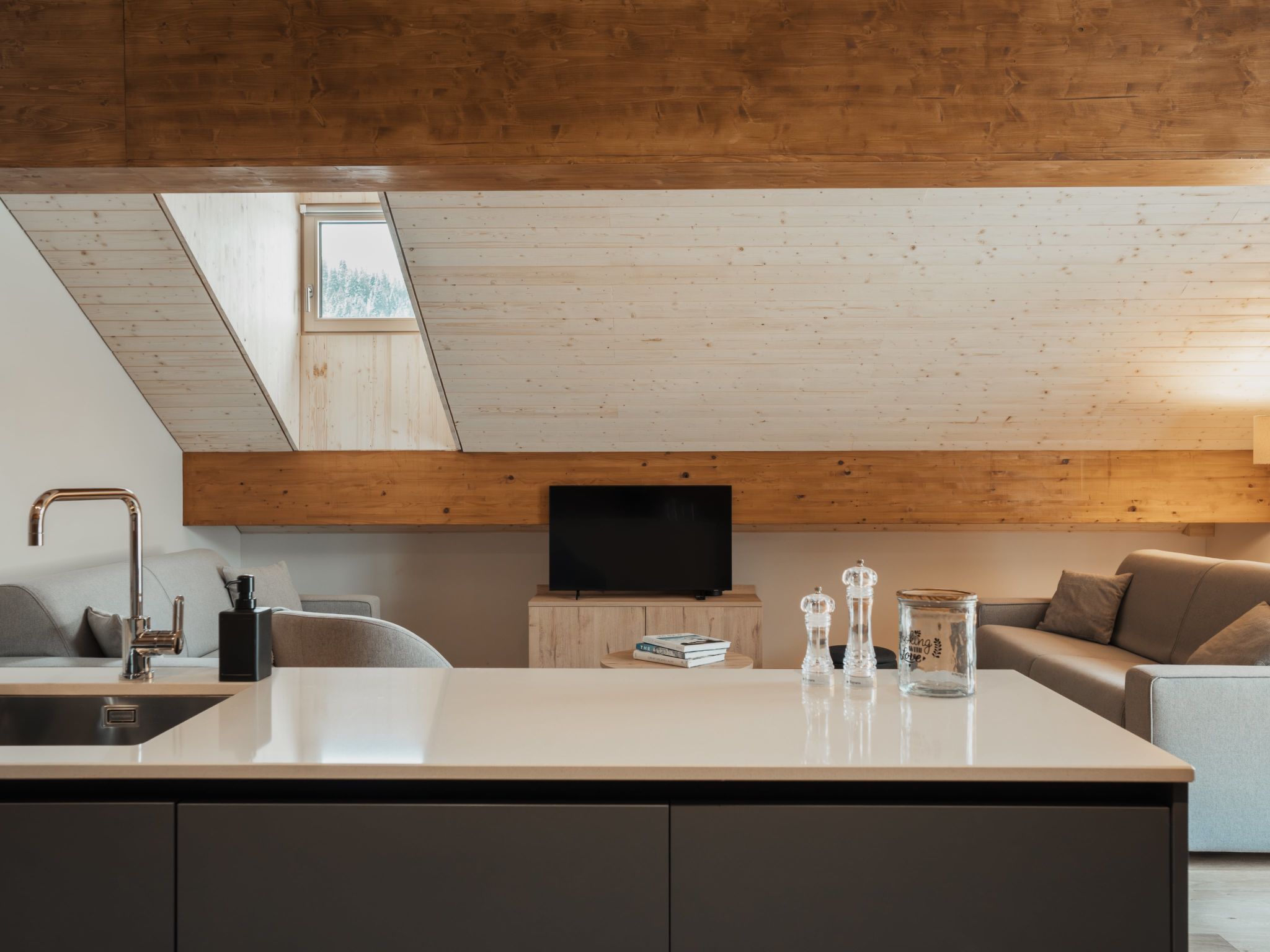 Alpine Apartments, (San Bernardino). - Dedans