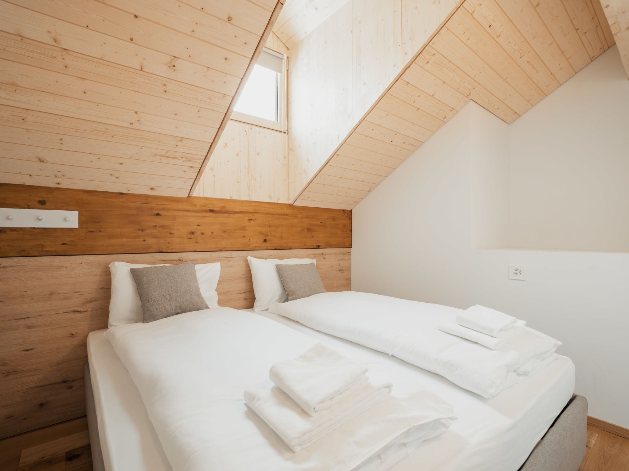 Alpine Apartments, (San Bernardino).