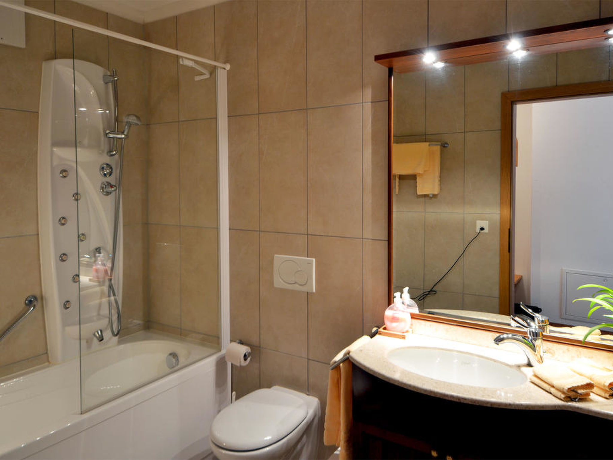 Aparthotel S-Bernardino SA, (San Bernardino),