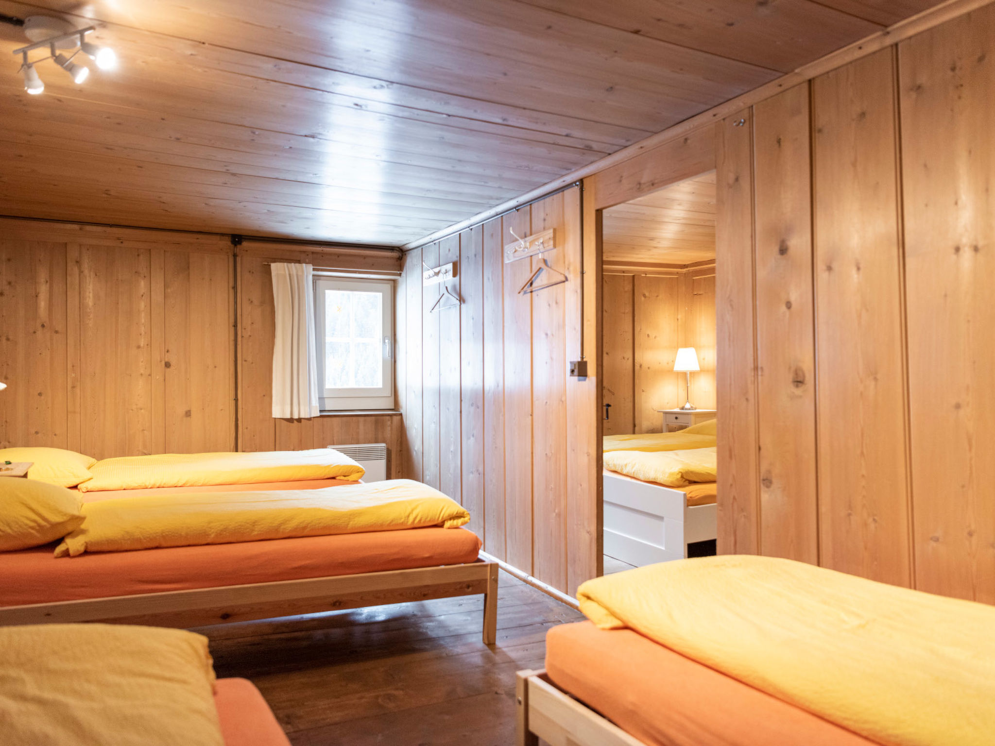 Ferienwohnungen im Schloss, (Nufenen). - Binnen