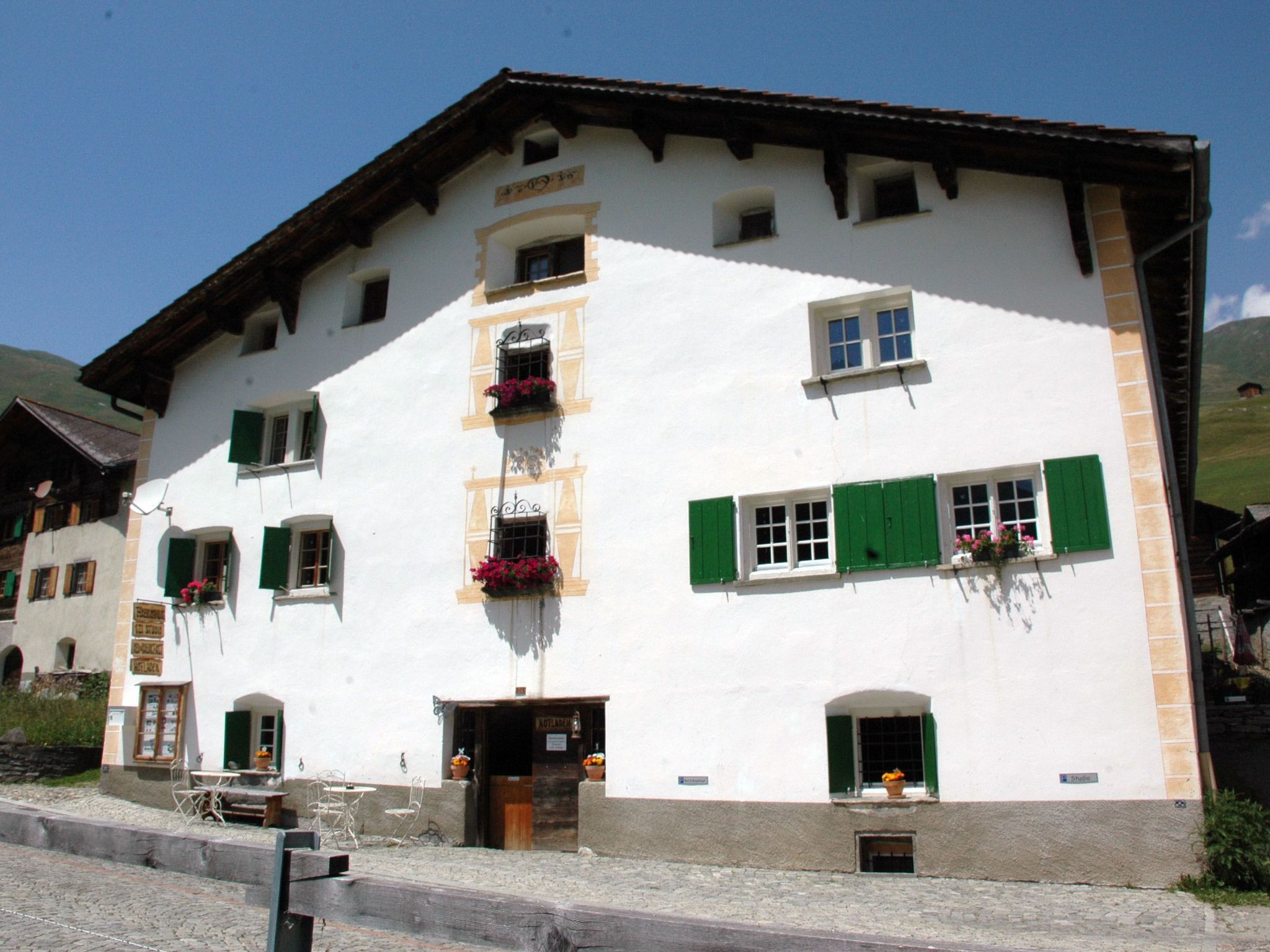 Ferienwohnungen im Schloss, (Nufenen),