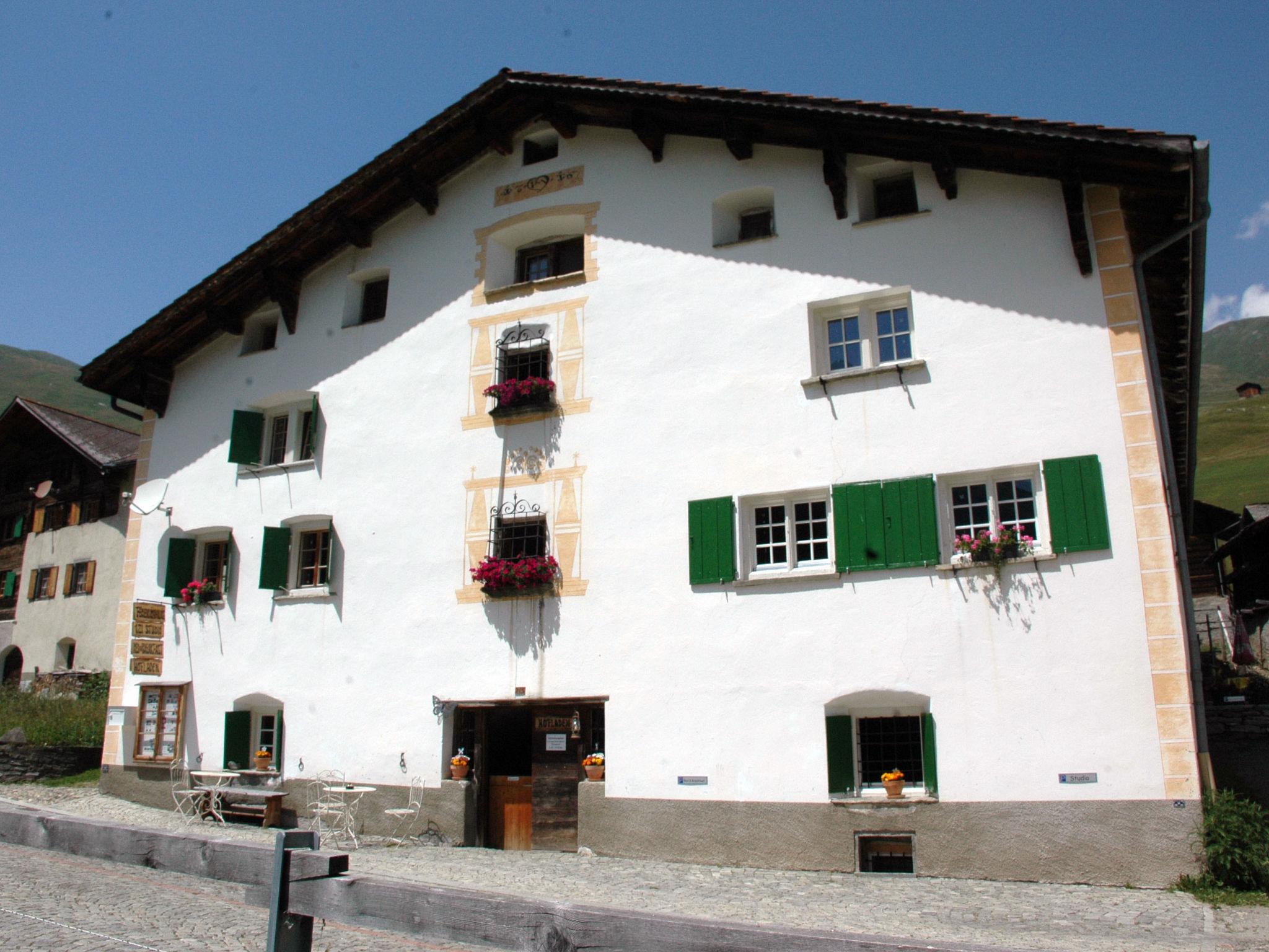 Ferienwohnungen im Schloss, (Nufenen),