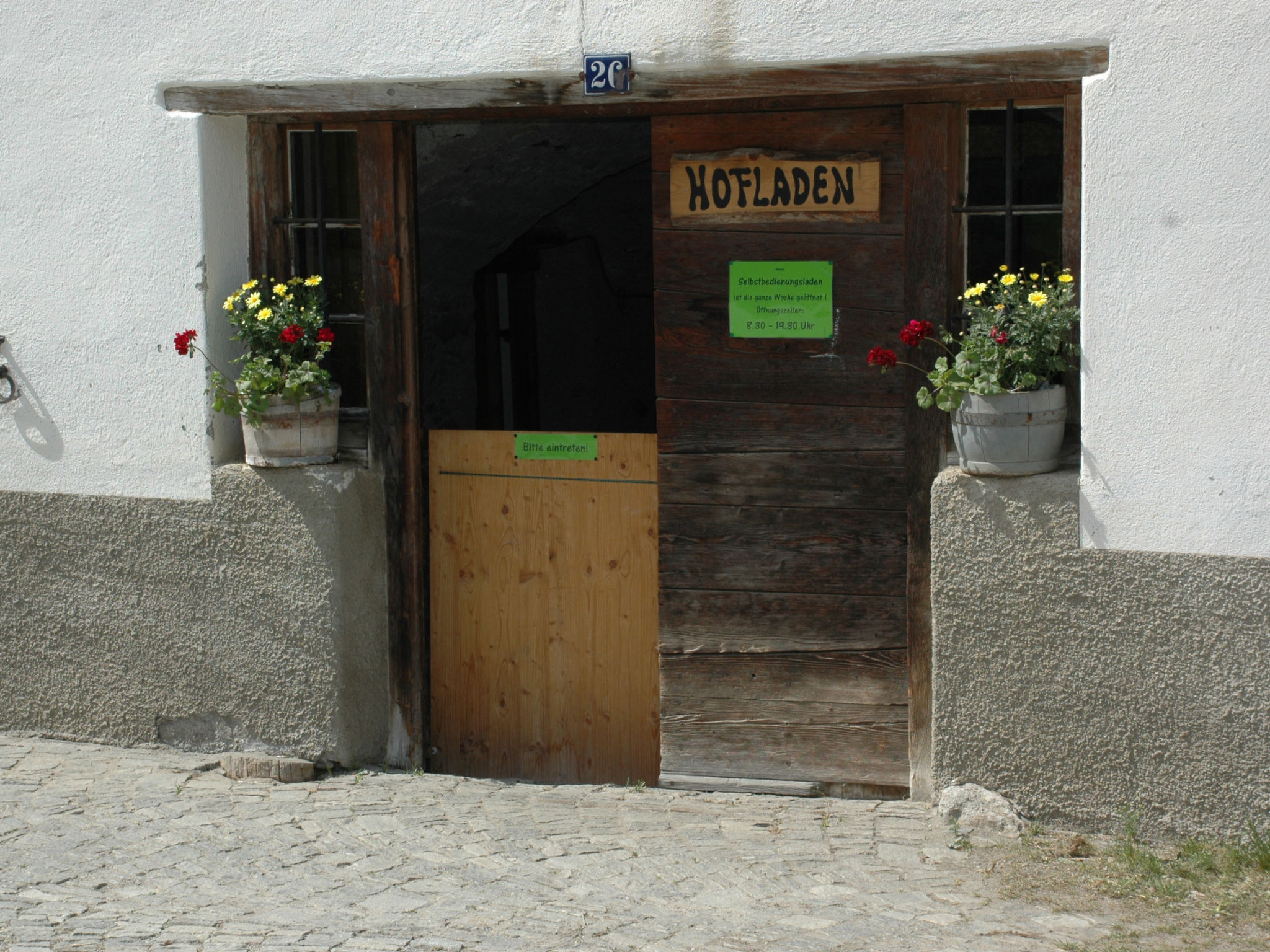 Ferienwohnungen im Schloss, (Nufenen). - Buiten