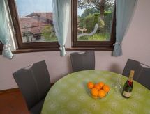 Licht appartement met panoramisch bergzicht, zwembad en garage in Vira - thumbnail 4