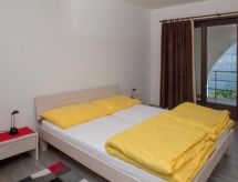 Licht appartement met panoramisch bergzicht, zwembad en garage in Vira - thumbnail 5