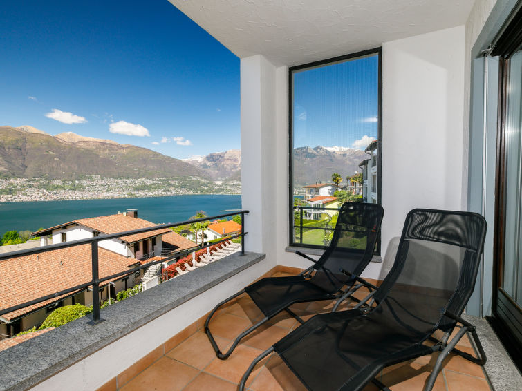 Verwarmd zwembad en meerzicht in modern appartement in Piazzogna · 3 pers. in Piazzogna