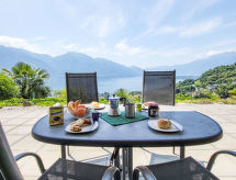 Residenza Solaria: Uitzicht zonder einde in Gordola, Ticino - thumbnail 1