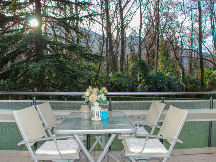Op 400m van het strand: Ruim appartement met wellness in Locarno in Locarno