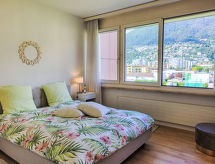 Groen appartement bij het meer van Locarno met uitzicht op de bergen - thumbnail 5