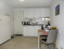 Knusse studio met tuin op 900m van het Lago Maggiore in Muralto - thumbnail 2